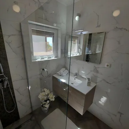 度假居 Family Friendly House With A Swimming Pool Dramalj - - 22827 茨里克韦尼察